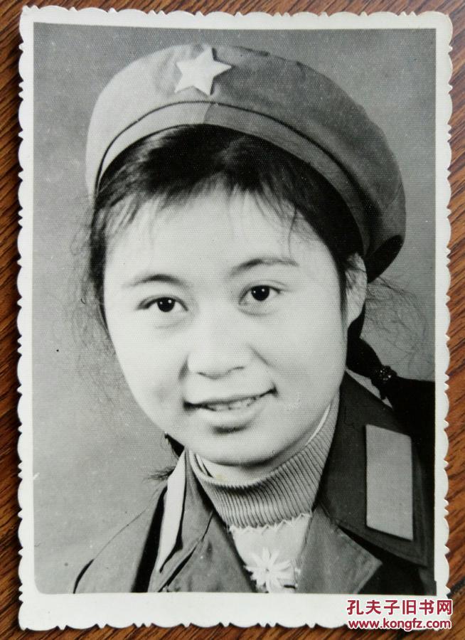 收藏老照片黑白女军装
