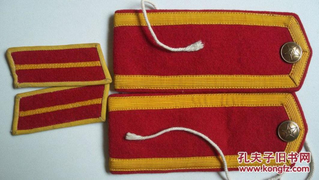 上世纪五六十年代出品"陆军学员肩章,领章"各一幅