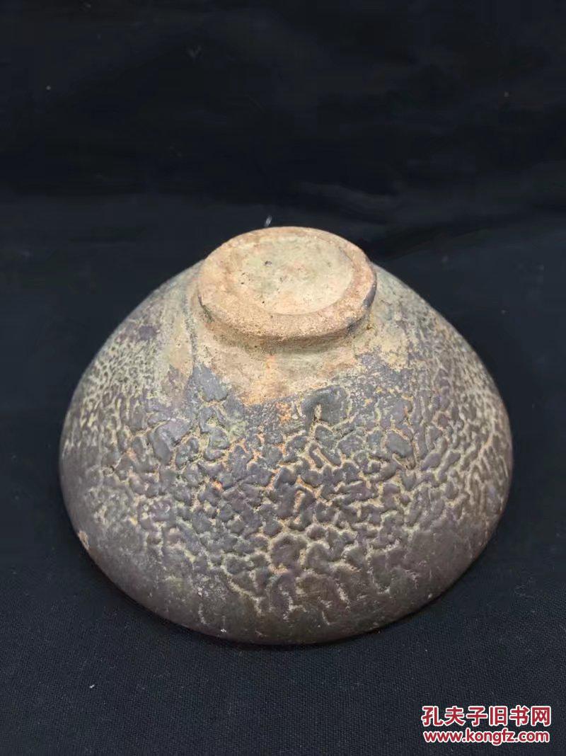 龟龄鹤千秋:宋代龟背纹建盏.造型古朴端庄,釉纹苍拙厚朴.