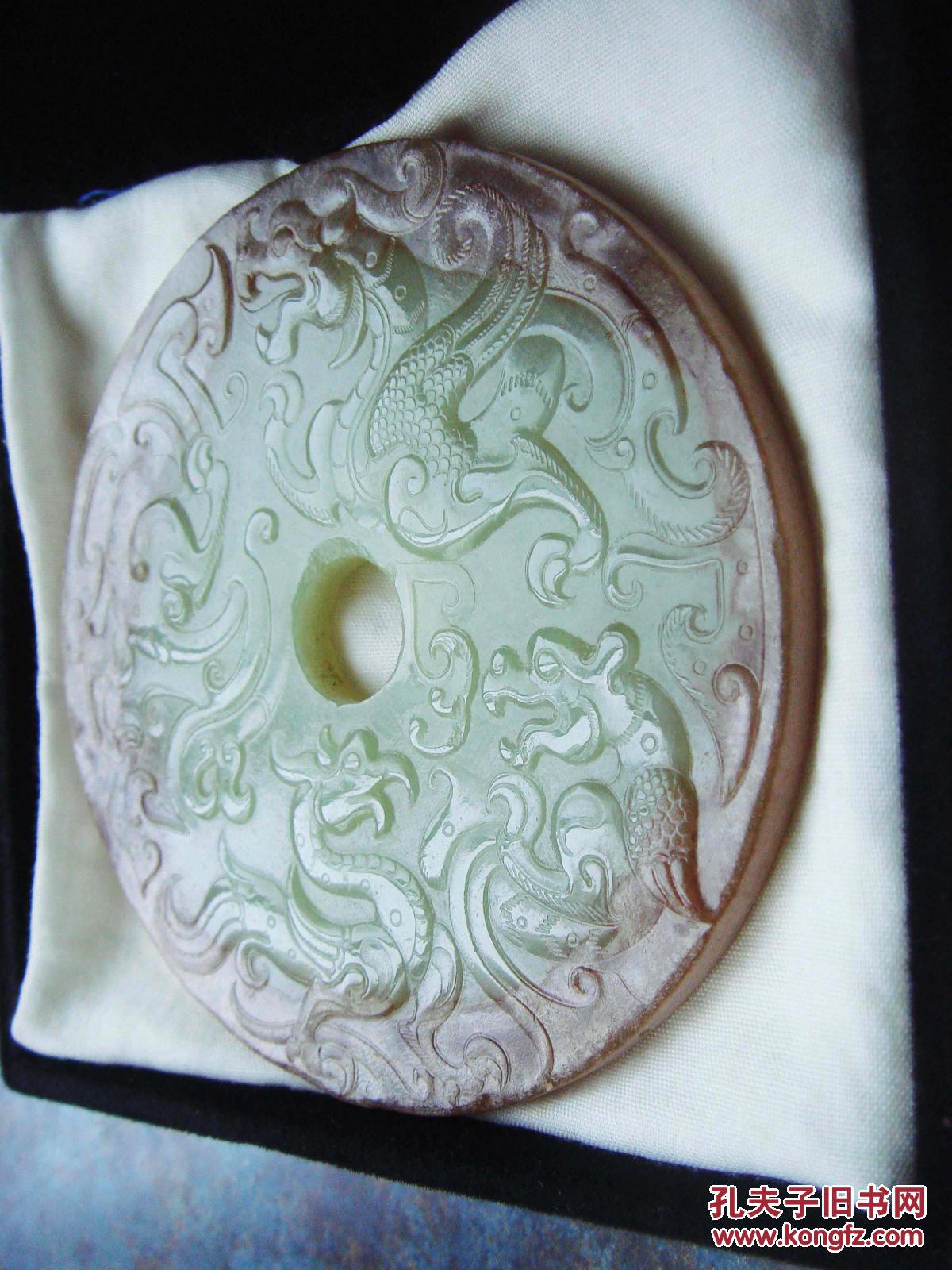 汉代传世龙凤谷纹青玉璧. 精工美玉王侯物,而今璀灿熠熠辉