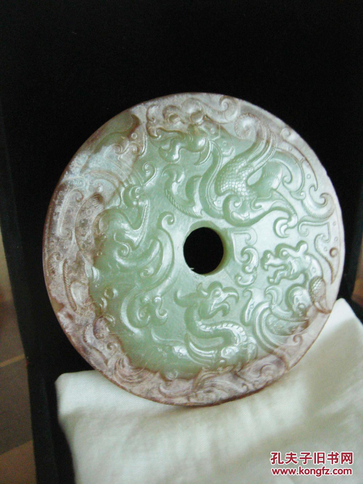 汉代传世龙凤谷纹青玉璧. 精工美玉王侯物,而今璀灿熠熠辉