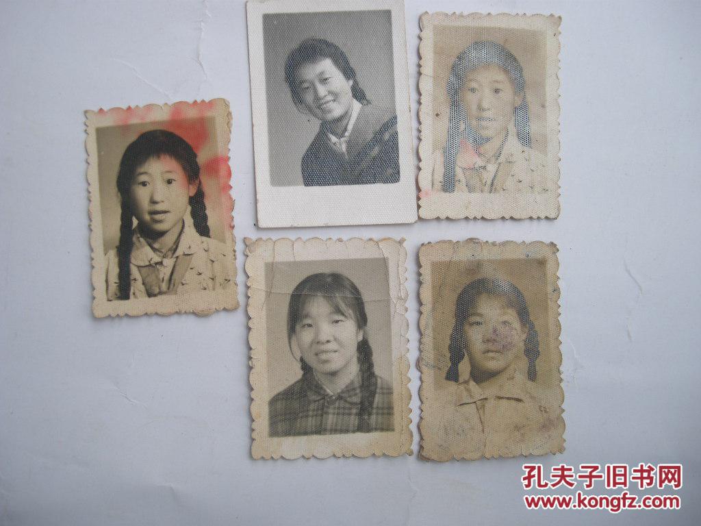 老照片一寸长辫子美女照片6张