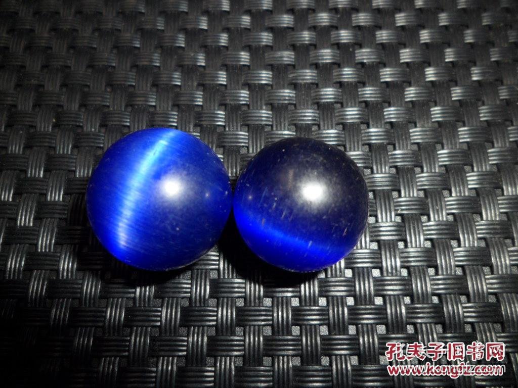 老猫眼石蓝色珠子一对