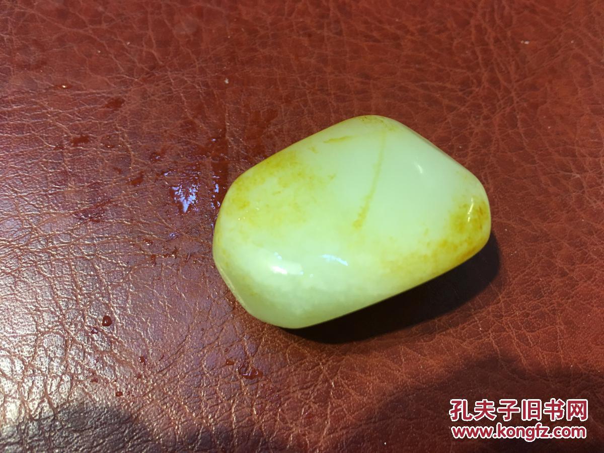 别人搬家时收的,五块很好很通透的石头,一起打包出,老人说是和田玉.