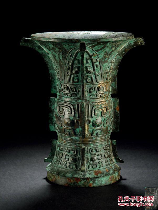 香港保利2015年春季拍卖会中国古董珍玩专场封面拍品商周青铜饕餮纹尊