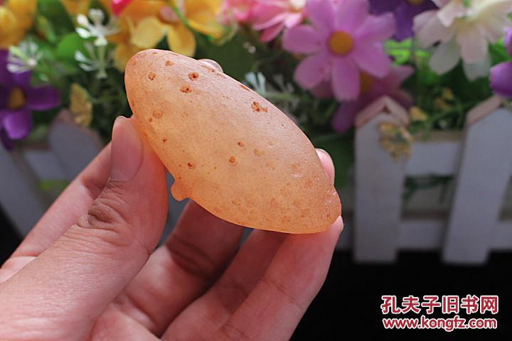 极品罕见的稀有的黄白玛瑙或者白黄水晶小巧玲珑十分可爱