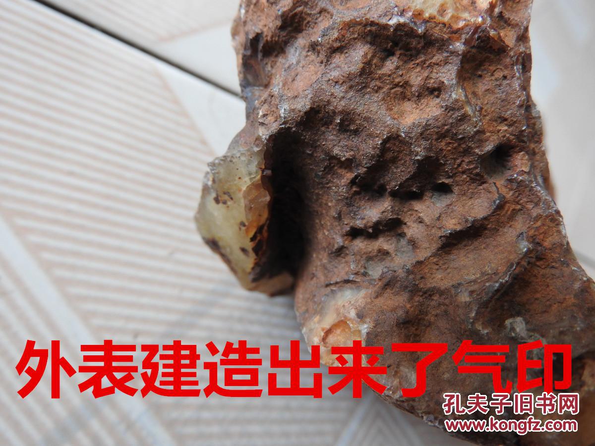 外表有熔壳,气印和熔流线等陨石特征.