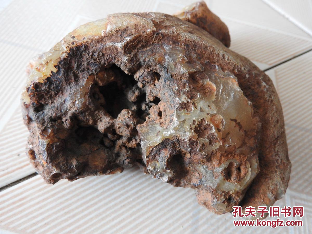 ys2,非常珍贵的,大晶体陨石.外表有熔壳,气印和熔流线等陨石特征.