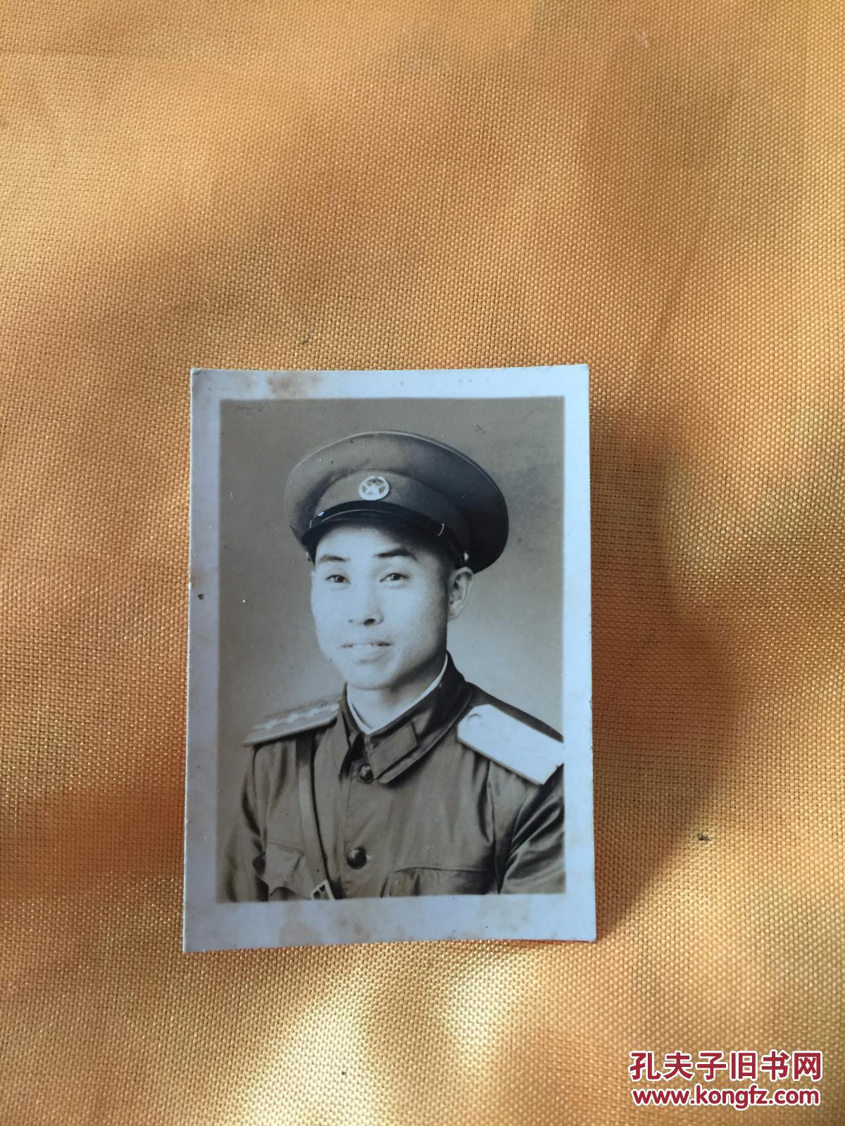 老照片:军人 黑白 2.8*3.9cm
