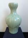 七八十年代宜兴青瓷：淡青釉青叶纹瓶