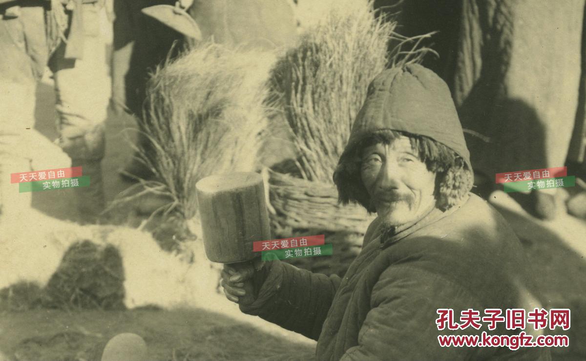 的小贩民俗老照片中药材乌拉草又称靰鞡草与人参貂皮并称为东北三宝