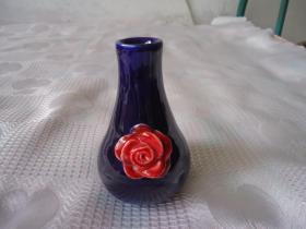 蓝釉花瓶