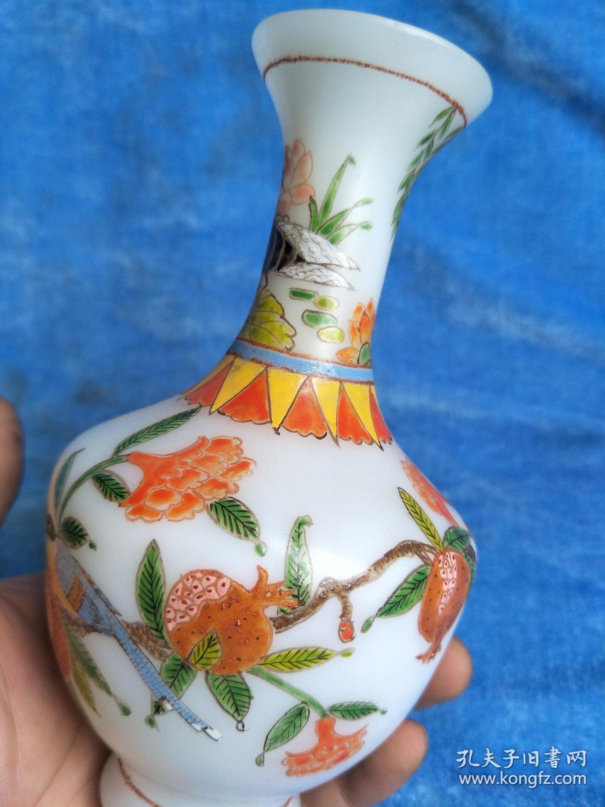 乾隆年制琉璃瓶,精致漂亮 拍品编号:28824484