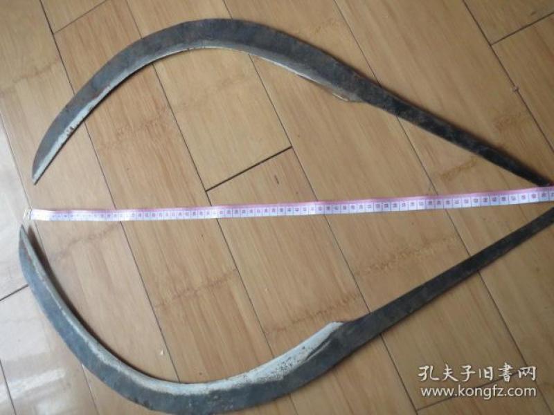 手工锻造大镰刀 两把 弧度对角70厘米