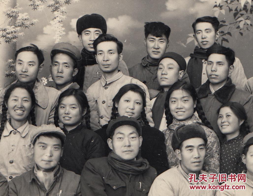 1961年,凉山州【下放干部】劳动一年毕业留念,脸上都是即将离开艰苦