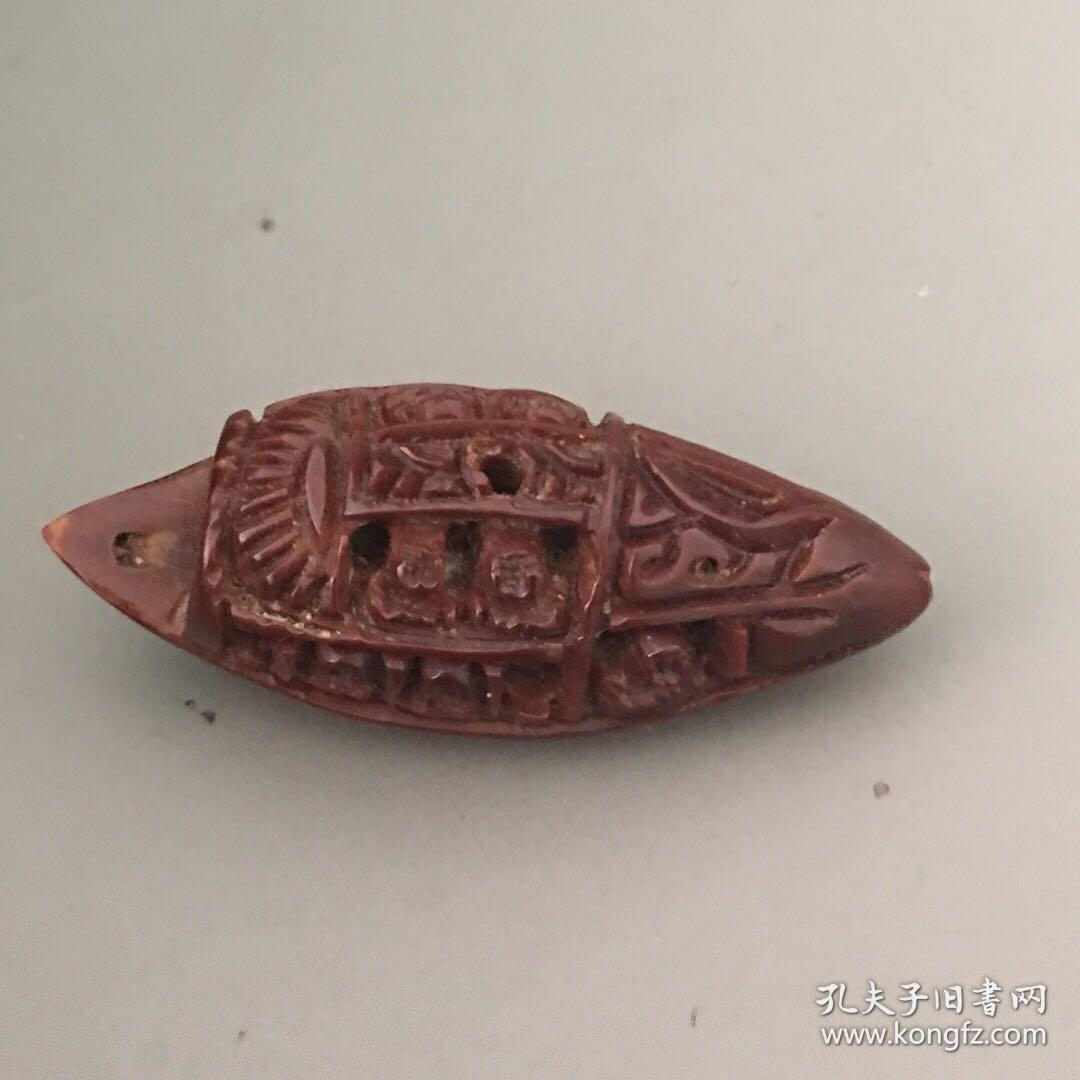 80821j05 雨辰款橄榄核雕尺寸:长度约 4 厘米.核舟再现!