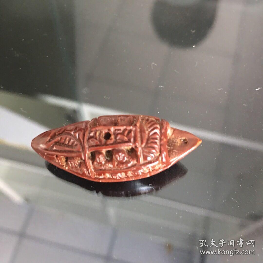 80821j05 雨辰款橄榄核雕尺寸:长度约 4 厘米.核舟再现!