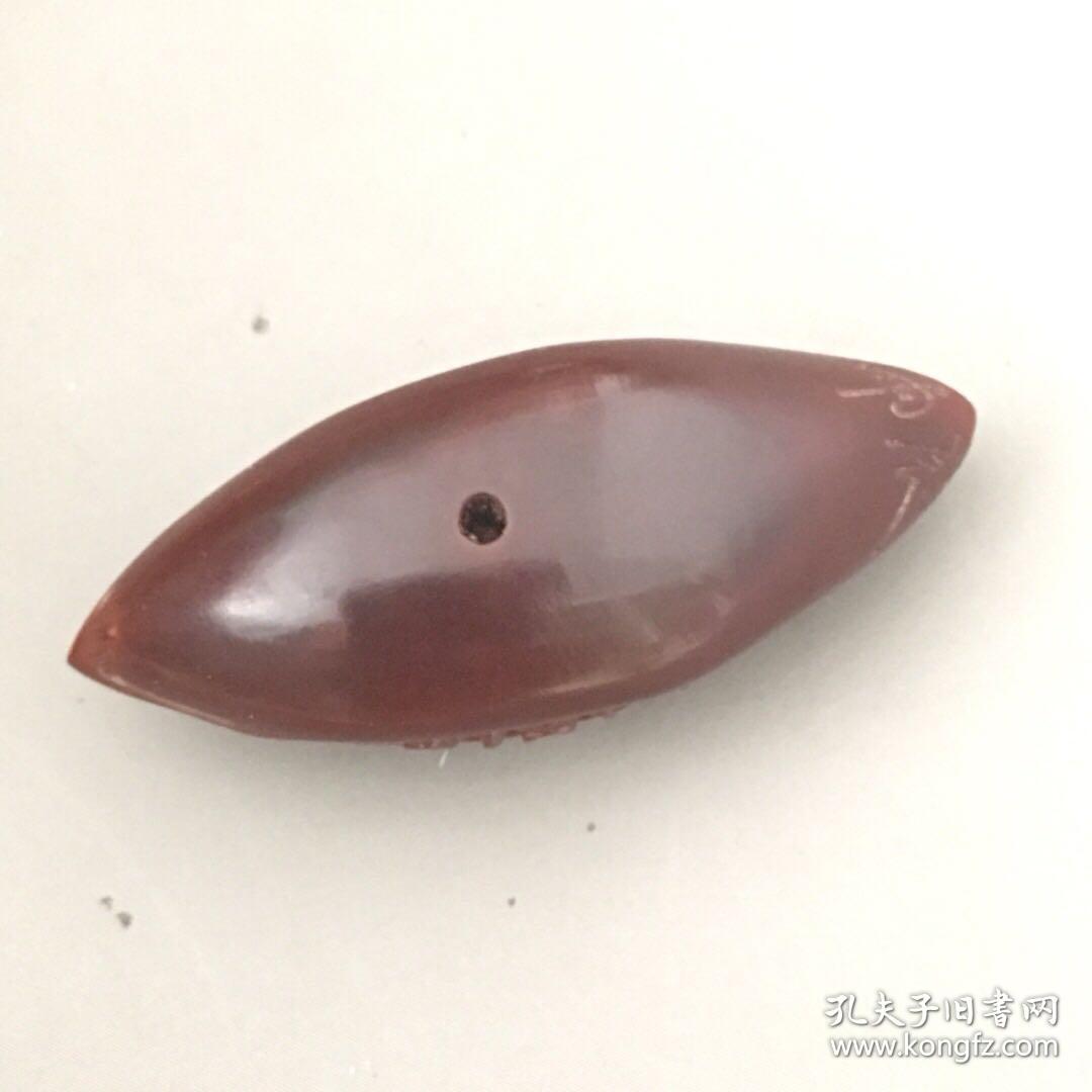 80821j05 雨辰款橄榄核雕尺寸:长度约 4 厘米.核舟再现!