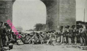 段祺瑞的讨逆军与张勋的辫子军在北京东安门交战