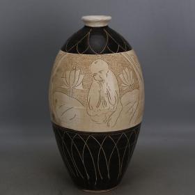 宋代磁州窑黑地白釉雕刻婴戏纹橄榄瓶