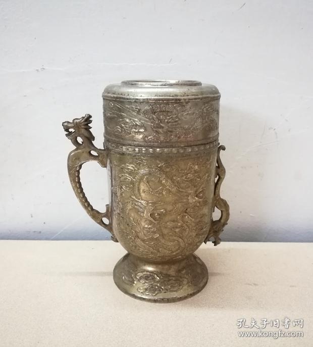 独特美观的文革龙纹紫砂杯