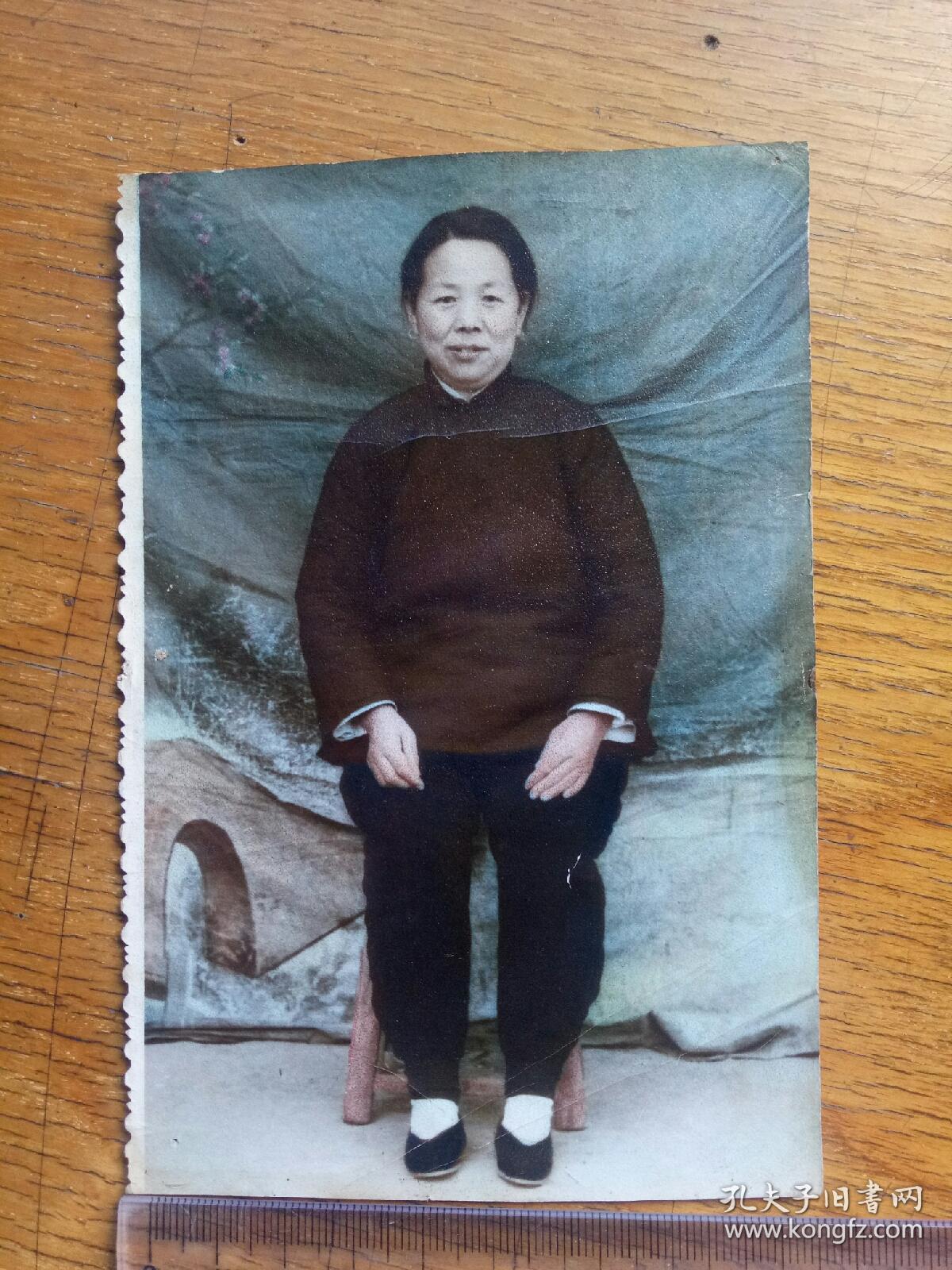 早期彩色小脚老太照片