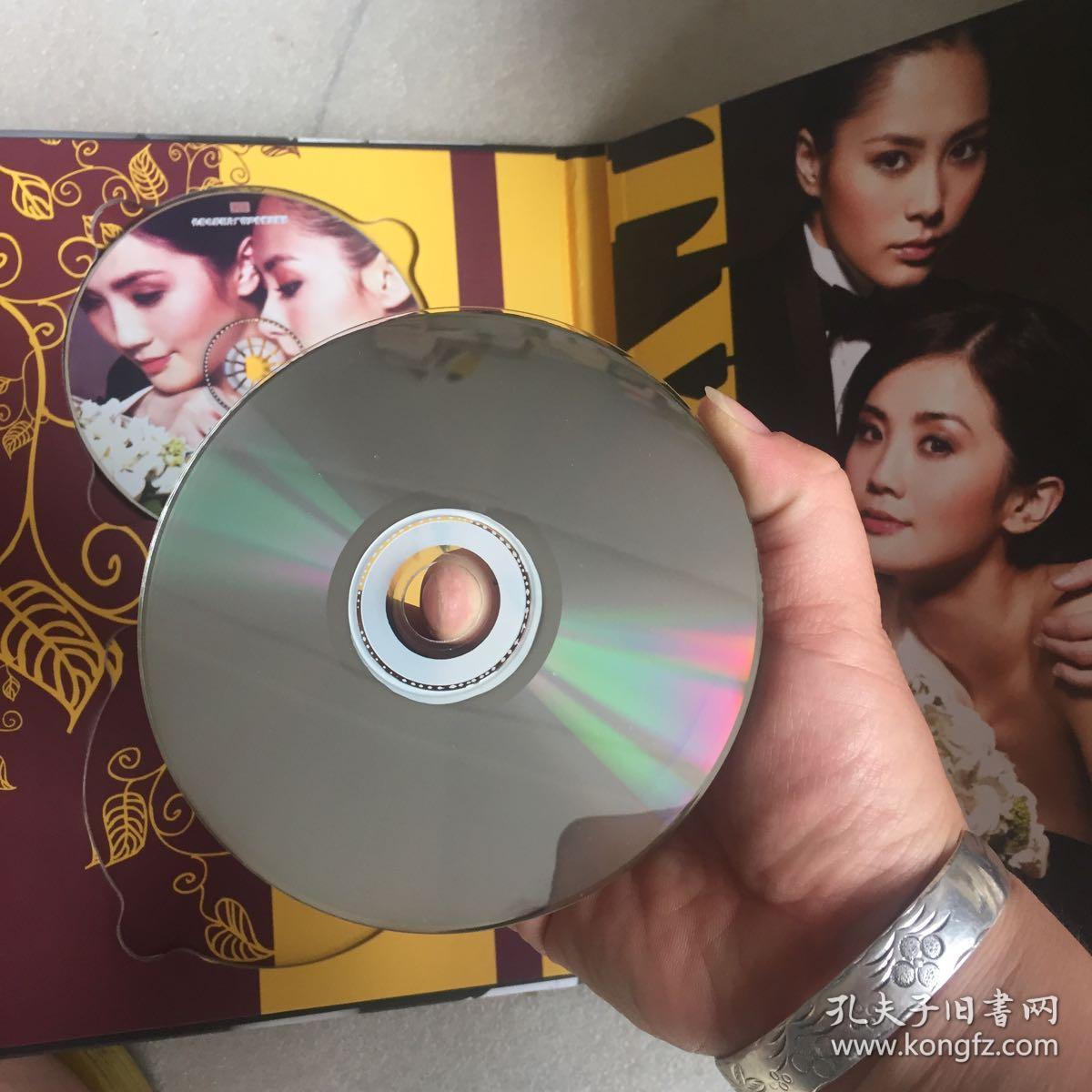 twins(写真集)完美影音珍藏特典--我们相爱6年(附2张光盘)