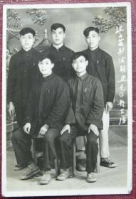 老照片：学友，1957年，照相馆布景【陌上花开——湖南衡阳市第二中学美女系列】