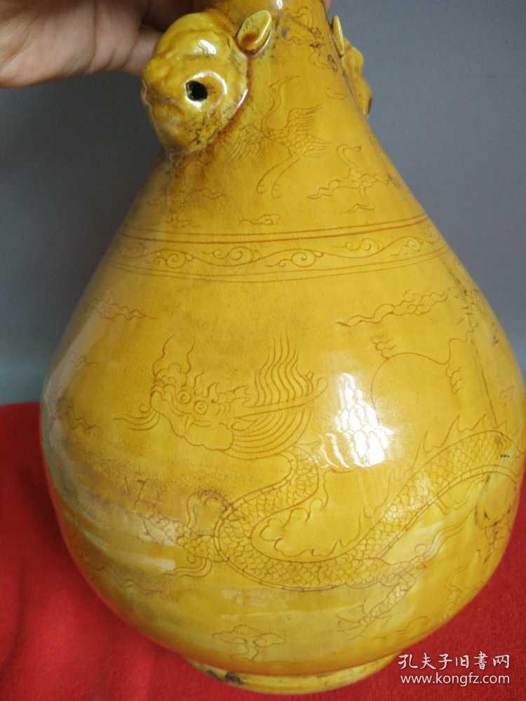 大明弘治年制黄釉龙凤赏瓶