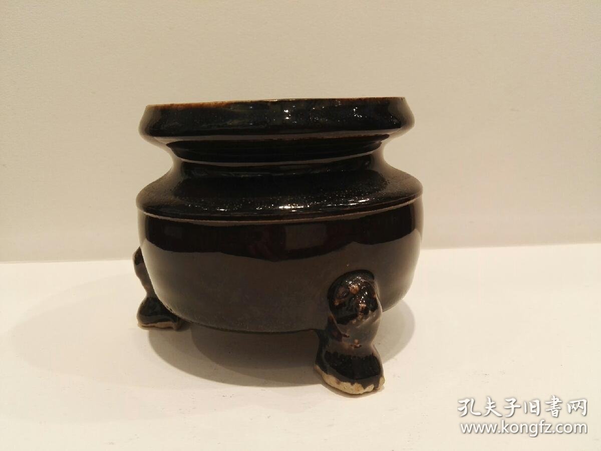 黑釉三足香炉