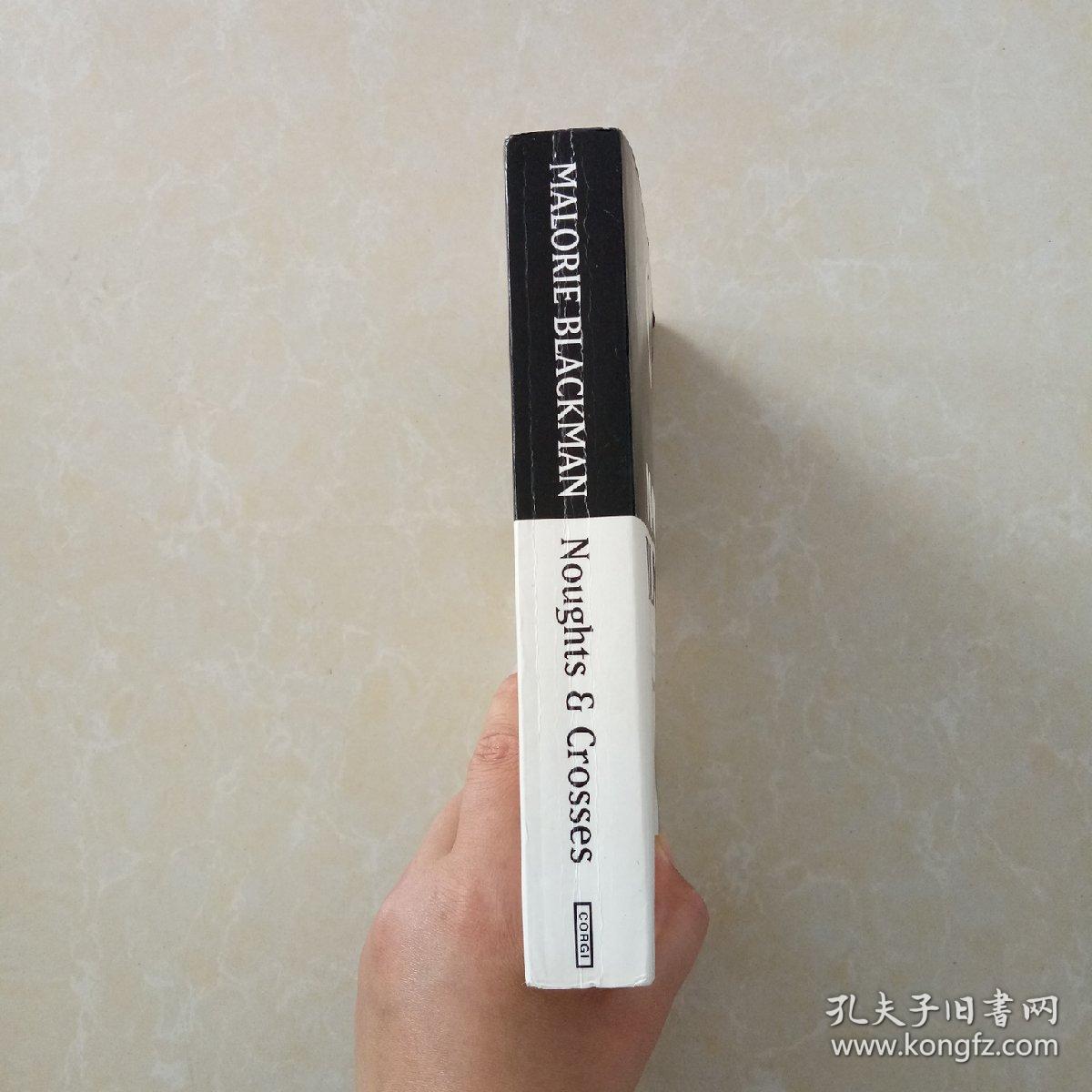 noughts and crosses【圈与叉,马洛里·布莱克曼,英文原版】