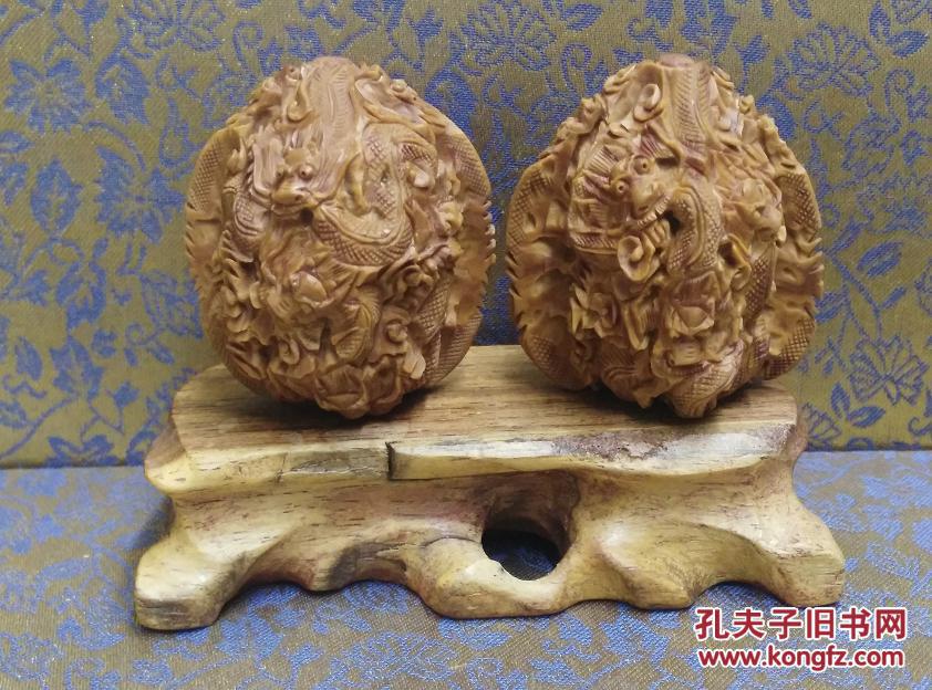 古玩文玩收藏类:文玩核桃一对 狮子头雕刻九龙纹 核桃保真 实物图片