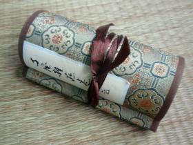 了庐/以画为隐，被誉为当今“八大”，沪上最著名“文化隐者”、海派最有实力的人文画家。禅意蔬果图“大味必淡” 手卷 （ 纵 4.8米x高14公分）。了庐最讨厌的就是所谓名头。这个近5米的长手卷是了庐的精品中的精品，“淡必有味、大味必淡”，纸上就几枚清蔬和水果，这就是禅意、大雅！随店主多年藏品，店主实名制了庐原作保真迹岀售 。