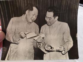 老照片：五十年代出品 毛主席与周总理（9cm×12cm）