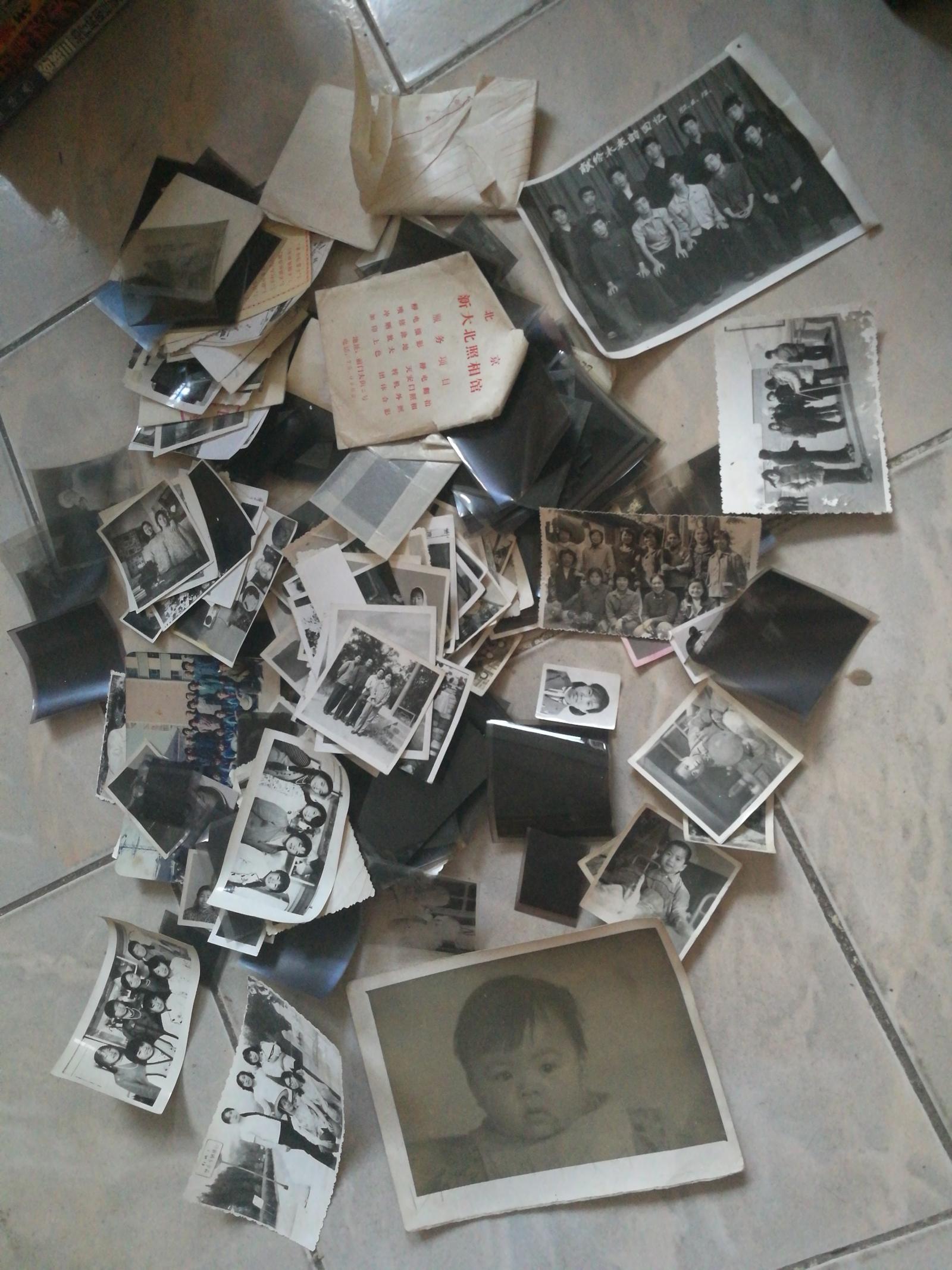 快递15一堆照片老相片背景相框老照片底片写字老照片当年用1400张照片
