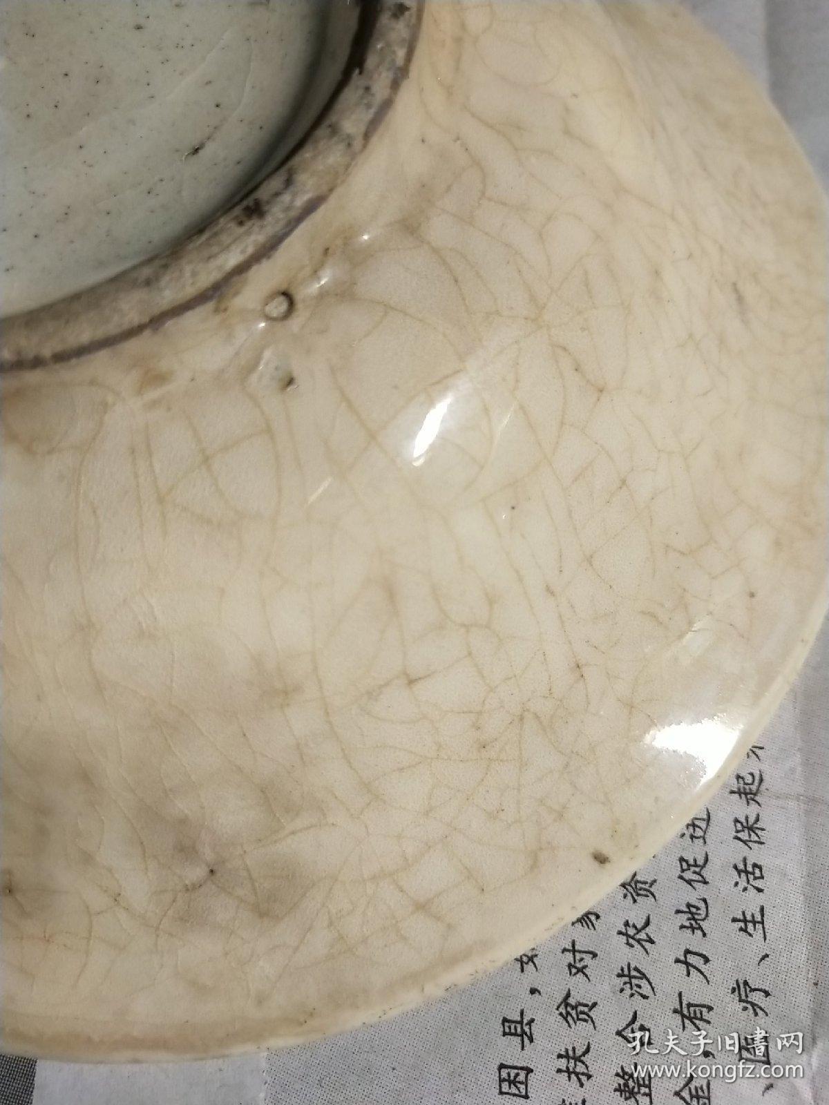 民国侈口碗有开片