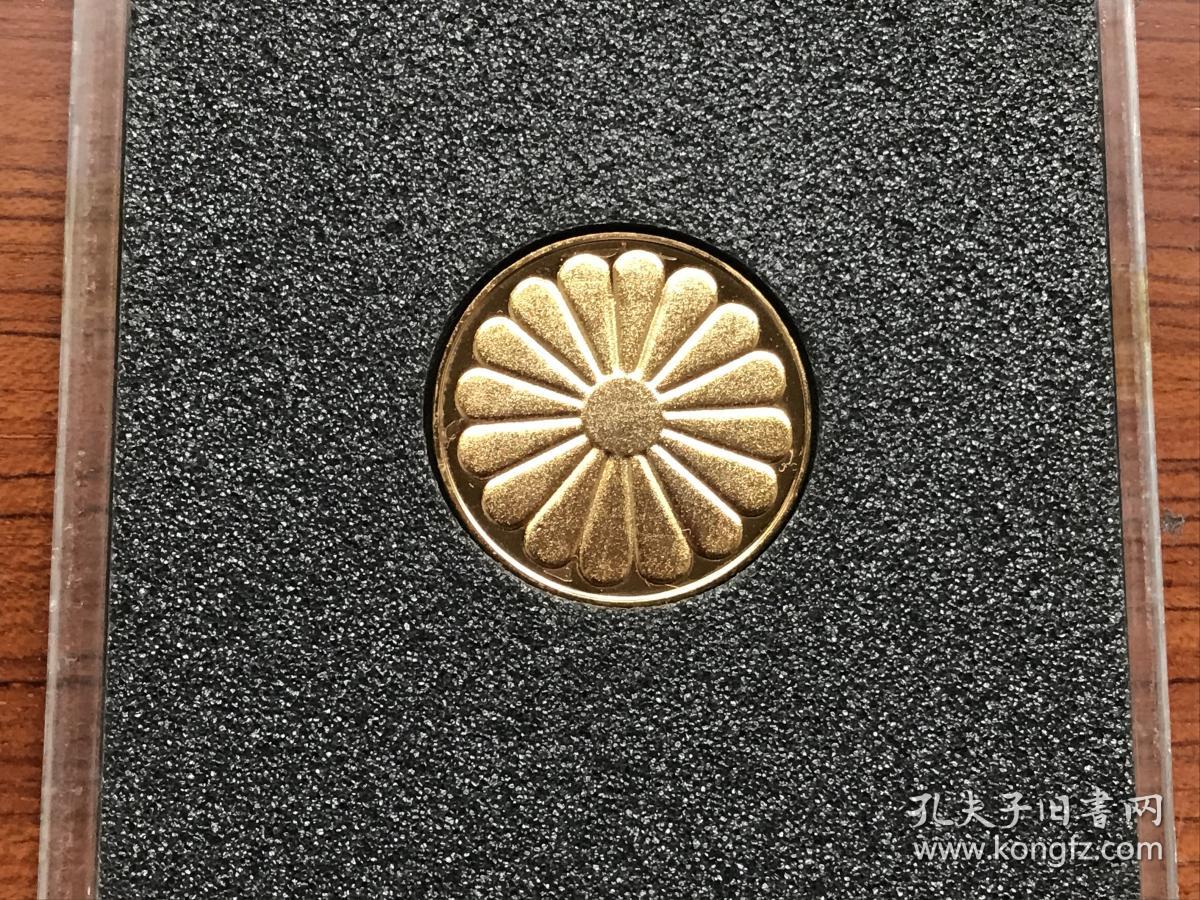 1975年日本裕仁天皇在位五十周年纪念铜镀金章带原盒
