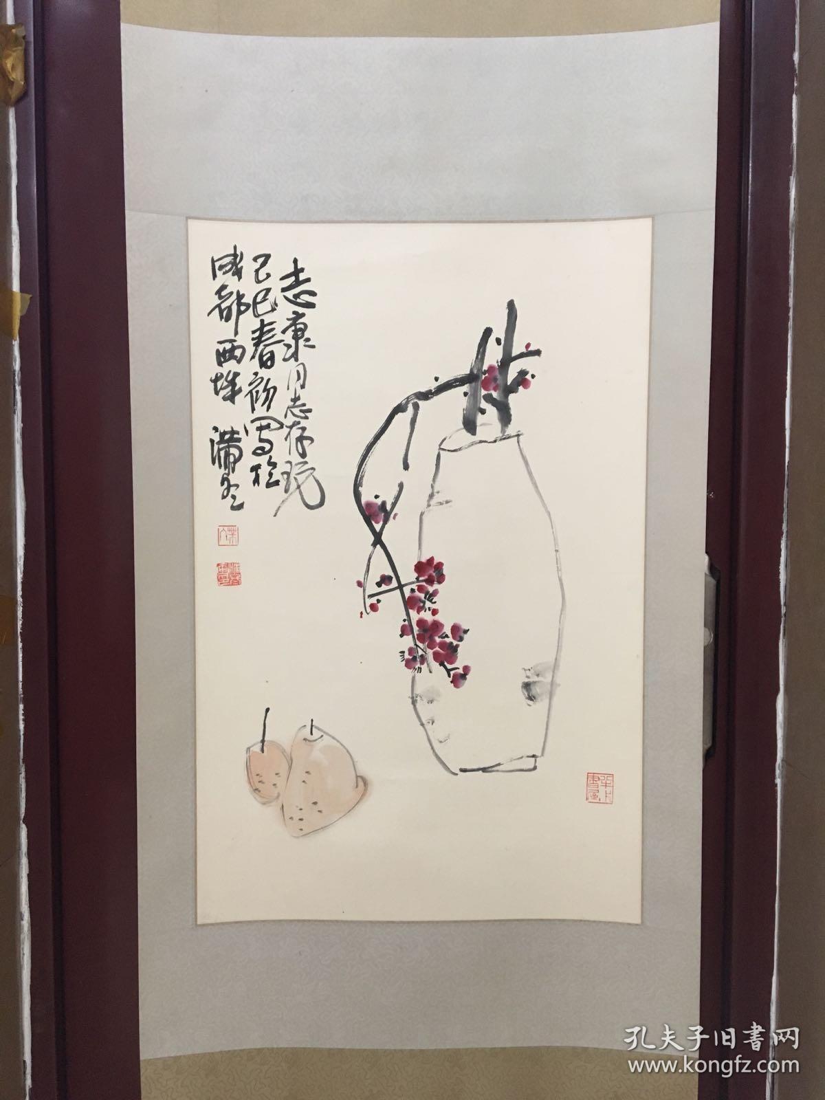 书协常务理事 陈滞东 1989年水墨画《轻风吹倒胆瓶梅》一幅(纸本立轴