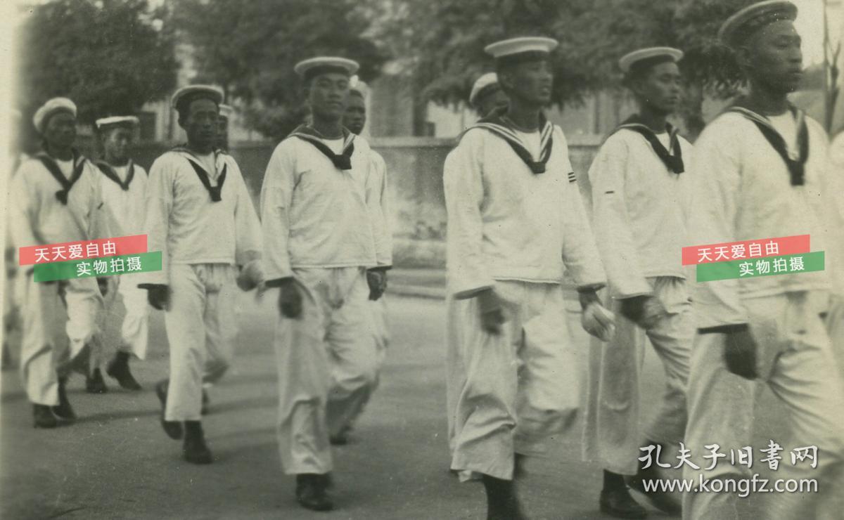 民国时期中国海军士兵列队前进老照片可能是山东青岛一带