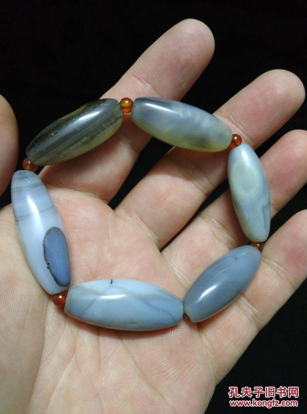 乳白带眼玛瑙天珠手串