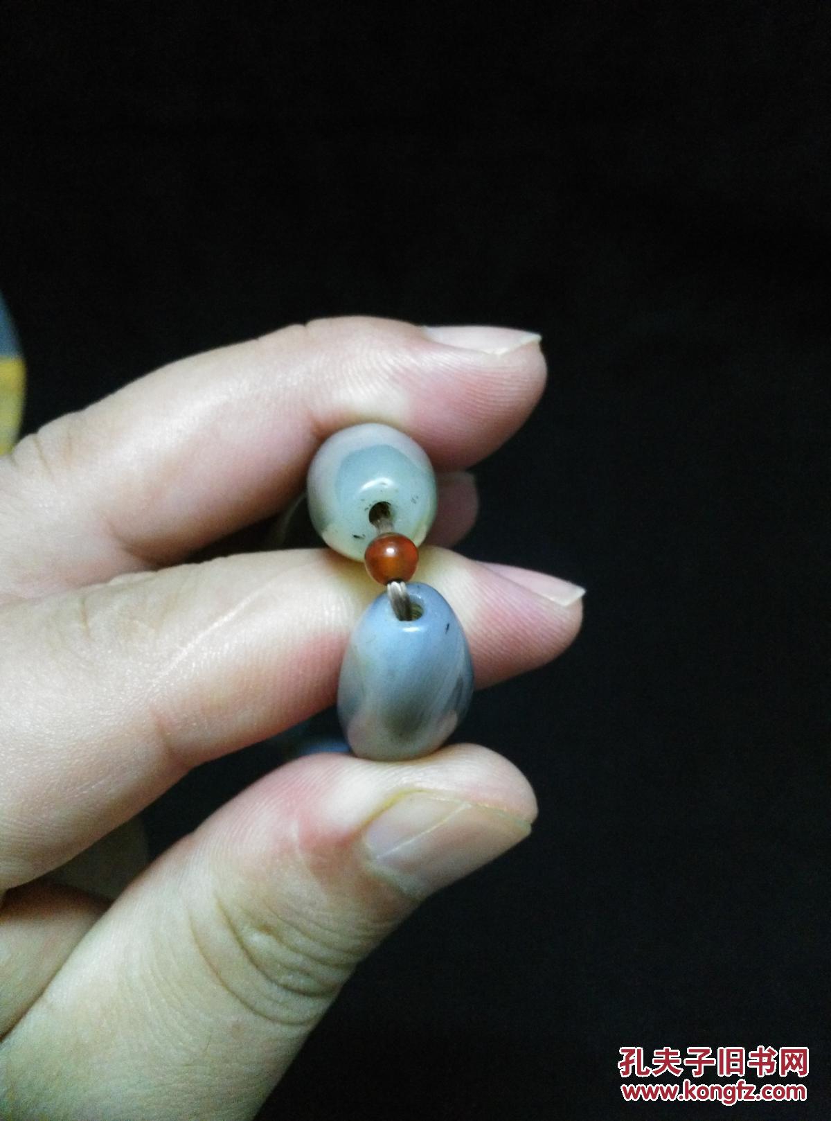 乳白带眼玛瑙天珠手串