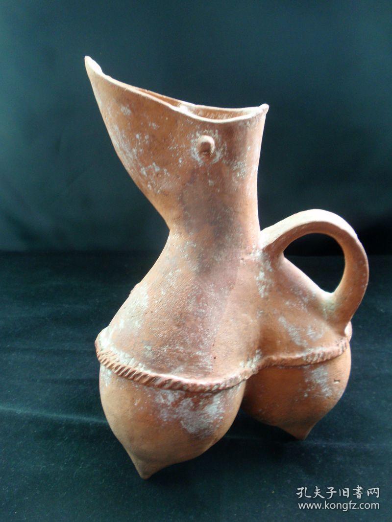 新石器时期时期大汶口文化夹砂红陶三乳足陶鬶腹侧附一宽环形把手造型