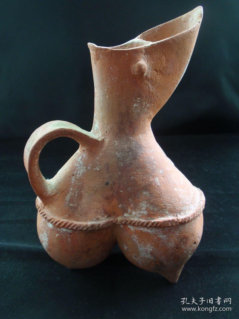 新石器时期时期大汶口文化夹砂红陶三乳足陶鬶腹侧附一宽环形把手造型