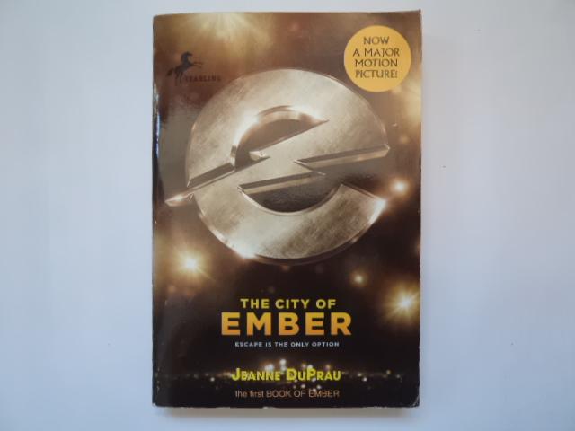 The City of Ember （Book of Ember）[微光图书系列：微光城市] [平装] [9岁及以上]