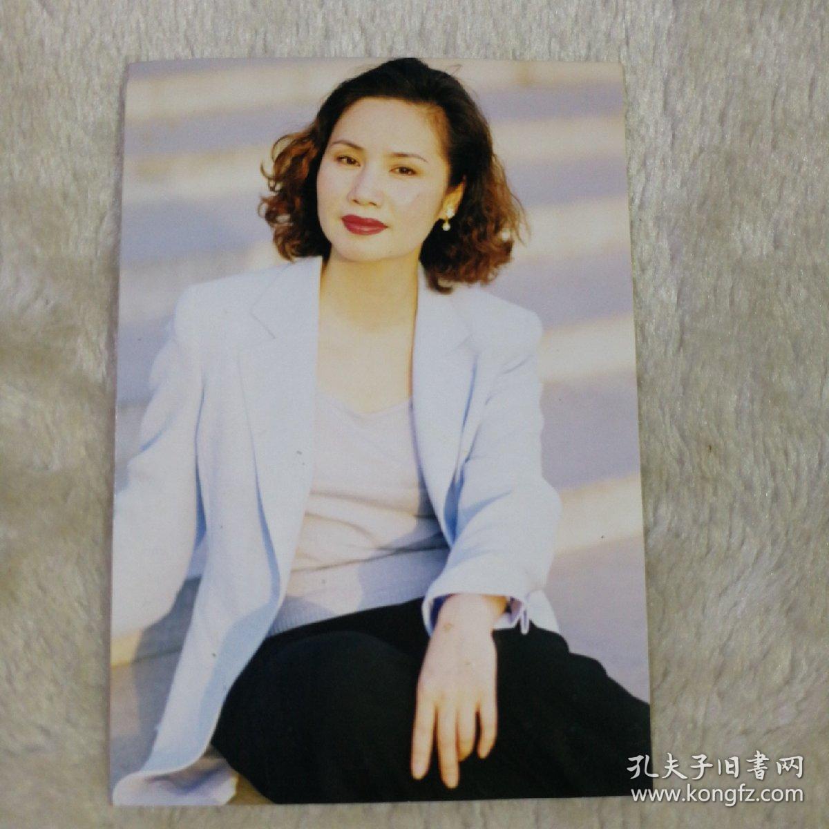 央视著名主持人  徐莉