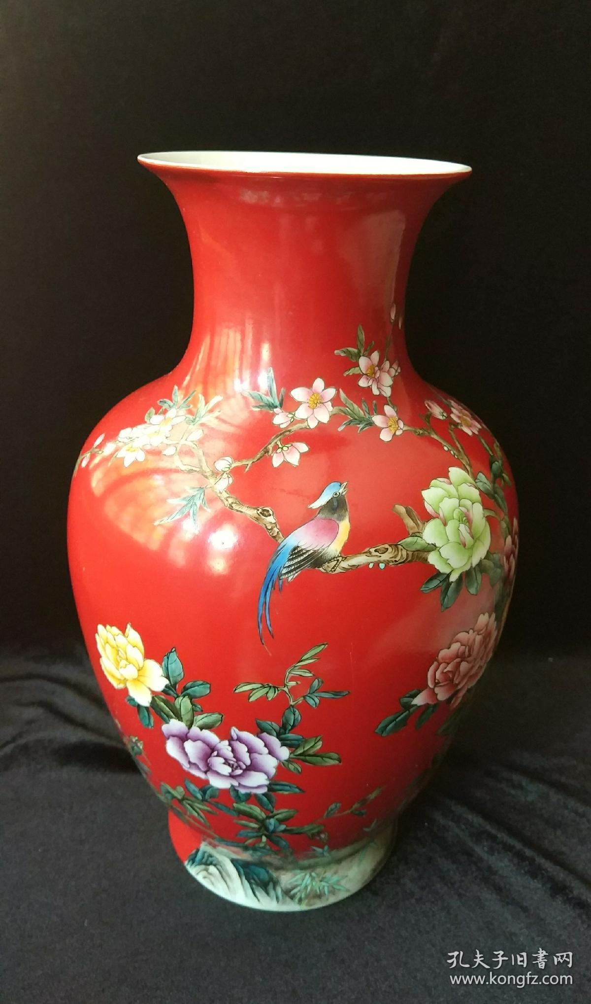 居仁堂款辣椒红珐琅彩花鸟瓶