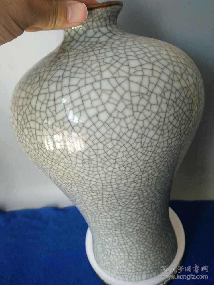 少见的宋代官窑冰裂纹梅瓶