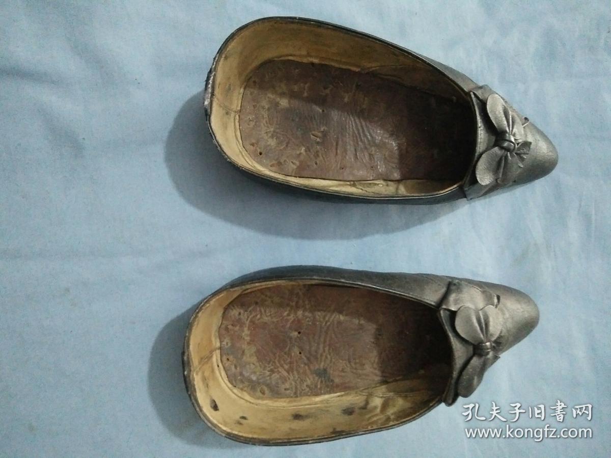 清代美女小脚皮鞋17/6