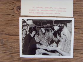 1973年，上海市委书记王秀珍（文革时四人帮在上海的主要领导成员之一，82年被判处有期徒刑17年）率团访问阿尔巴尼亚