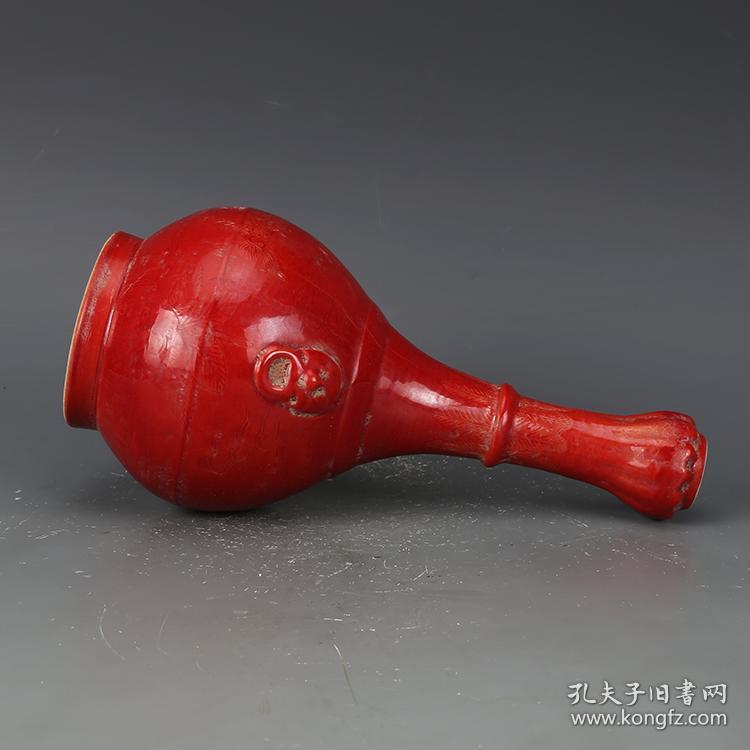 明弘治红釉雕刻麒麟纹蒜头瓶